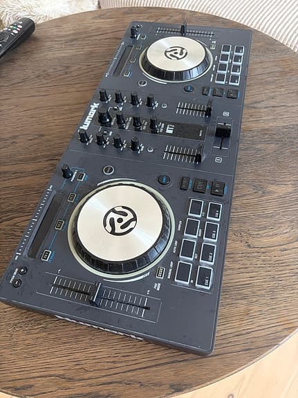 Numark Mixtrack 3 DJ-controller – perfekt til begyndere