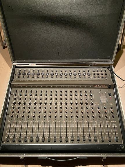 Peavey - analog mixer