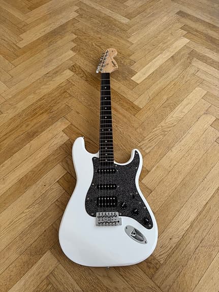 Squier Stratocaster elektrisk guitar hvid