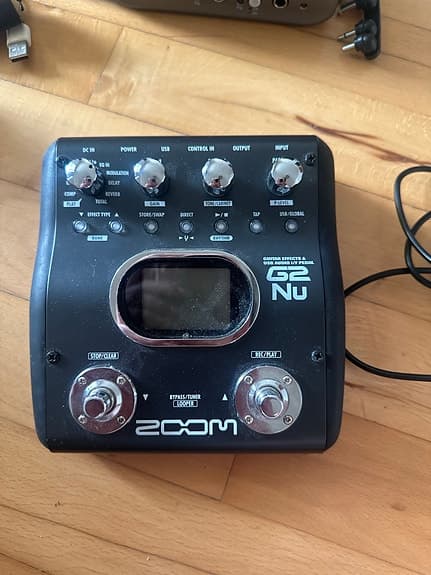 Zoom G2Nu Guitar Multi-Effects Pedal med strømforsyning