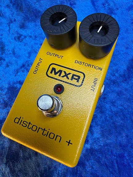 MXR Distortion+ guitar pedal gul