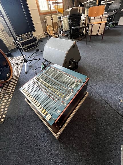 Allen & Heath MixWizard WZ3 16:2 DX – inkl. flightcase