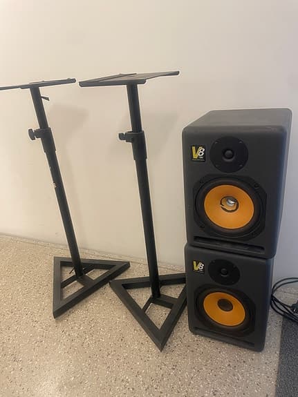 2 x KRK V8 Studio Monitors + 2 Speaker Stands