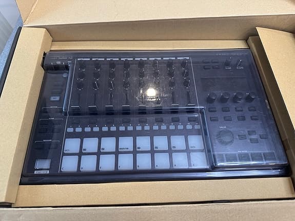 Roland MC-707 groovebox / sampler