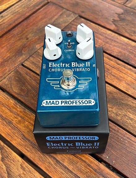 Mad Professor Electric Blue II chorus vibrato guitarpedal