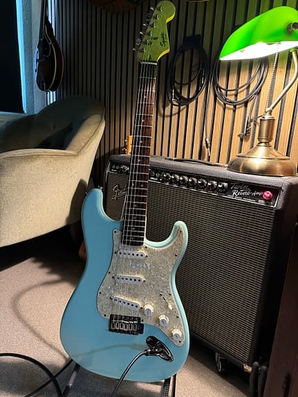 Squier Bullet Stratocaster Daphne Blue