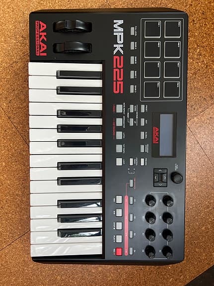 Akai MPK225 MIDI keyboard controller med pads