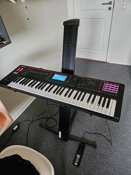 Roland FAntom-06, synthesizer.