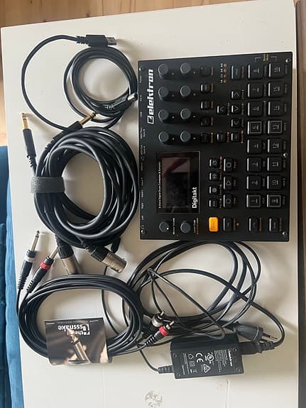 Elektron Digitakt 1 sampler / drum machine plus tilbehør