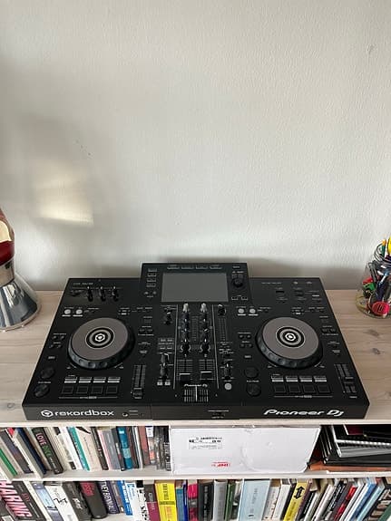 Pioneer XDJ-RR DJ controller sort