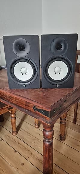 Studio monitors Yamaha HS80M