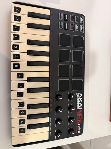 Akai MPK Mini MIDI keyboard controller med pads