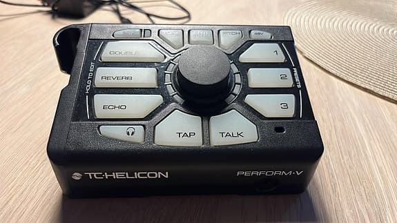 TC-Helicon Perform-V vokaleffekt til mikrofon