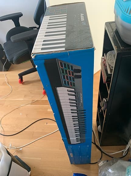 Alesis iO2 MIDI keyboard controller 49 tangenter