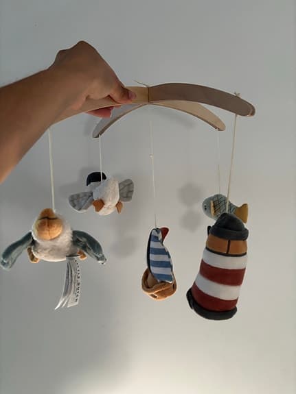 Little Dutch uro med træarm og stofdyr