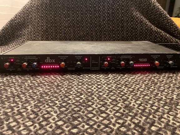dbx 166 stereo compressor