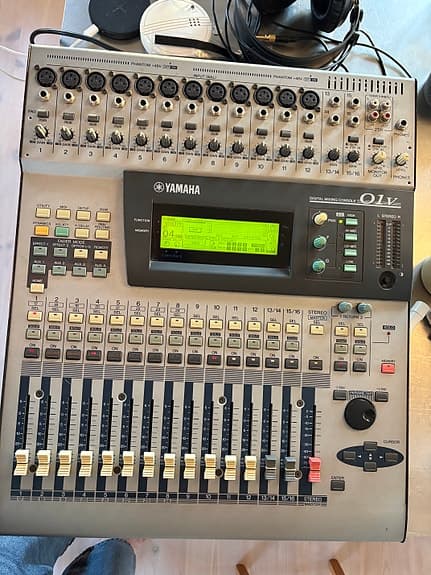 Yamaha O1V digital mixer