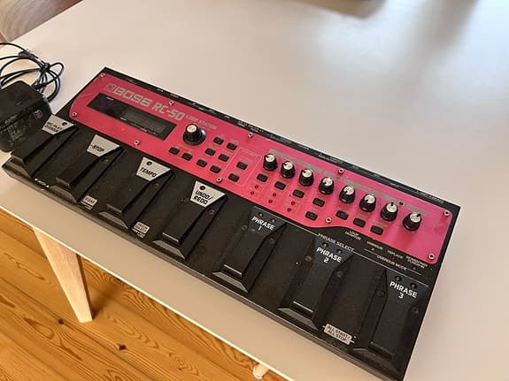 Boss RC-50 loop station guitar pedalboard