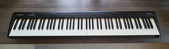 Roland FP-10 Digital Piano + KLAVERSTOL + DPS-8 Keyboard Bordstativ