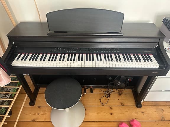 Roland HP-97 digital piano sort
