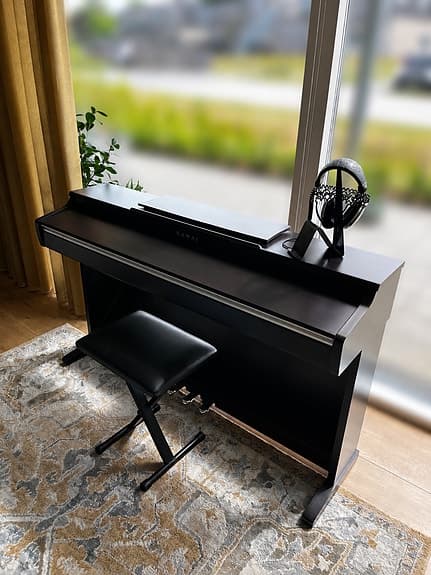 Kawai KDP110 Digital Piano – Flot stand