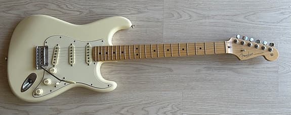 Fender Stratocaster Am professional - Olympic White