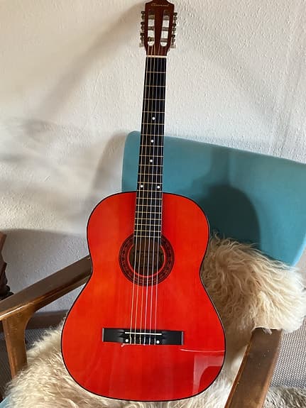 Classical akustisk guitar rød