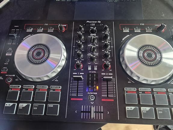 Pioneer DDJ-SB2 DJ controller
