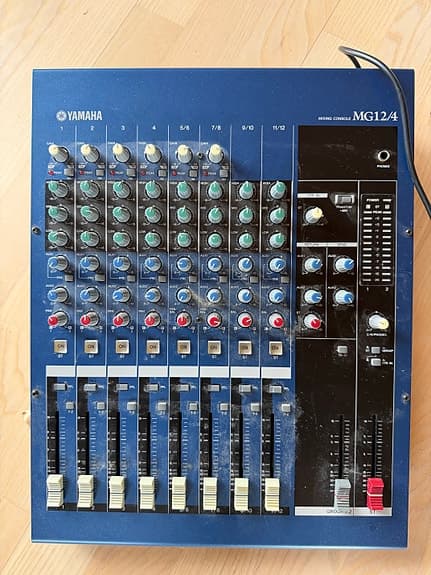 Yamaha mg12 mixer