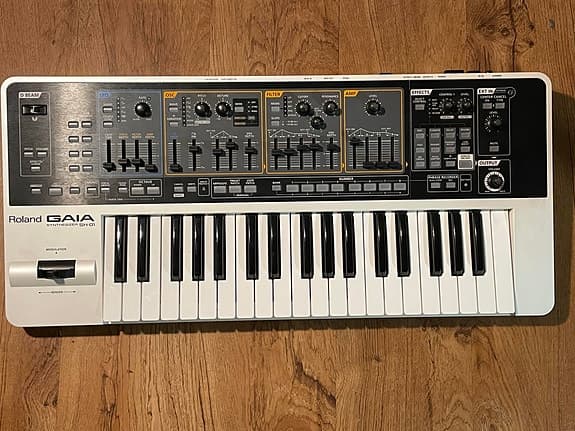 Roland GAIA SH-01 synthesizer