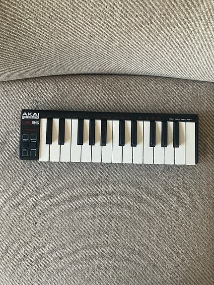 Akai LPK25 MIDI keyboard controller