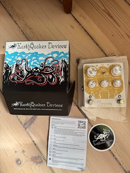 Earthquaker devices Towers Reverb stereo modulator guitar pedal effect pedal