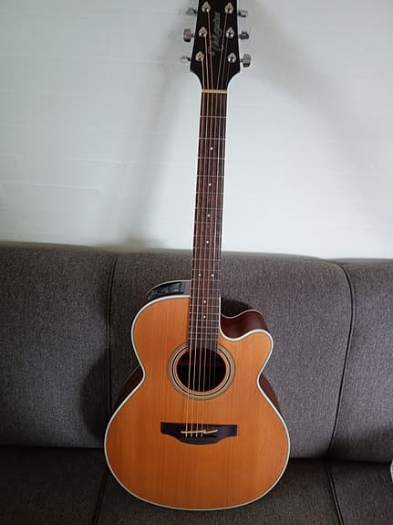 Takamine GN20CE-NS halvakustisk western guitar med pickup