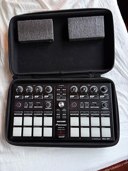 Pioneer DDJ-SP1 DJ controller med magma taske