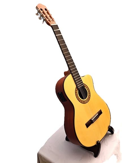 Santana Classical 20SA spansk guitar Satin med indbygget pickup.