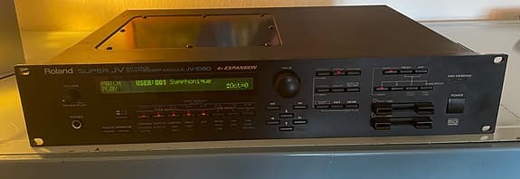 Roland JV-1080 synthesizer rackmodul