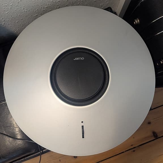 Jamo A2 Sub Weight: 6.8kg Note: 100 watt power amplifier Year: 2003Sub