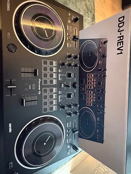 Pioneer DDJ-REV1 DJ controller sort