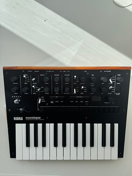 Korg Monologue analog synthesizer keyboard sort