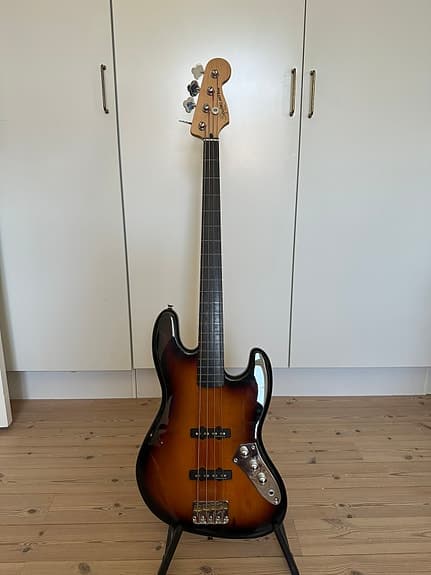Squier Vintage Modified Fretless Jazz Bass