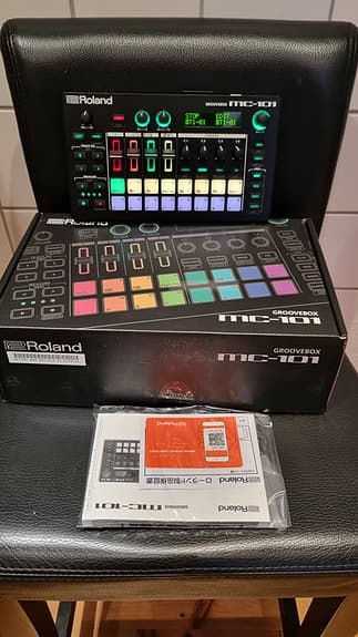 ROLAND MC 101 Groovebox
