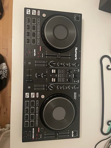 Numark DJ controller Mixtrack platinum fx sort