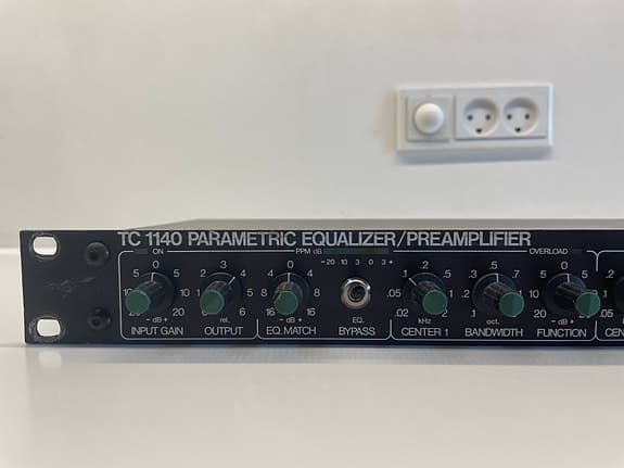TC Electronic TC 1140 parametrisk equalizer / forforstærker rack