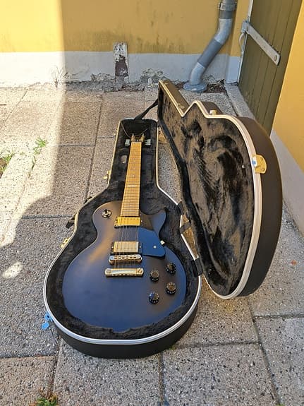 El guitar 2009 Gibson Les Paul Studio Ebony/gold Hardware