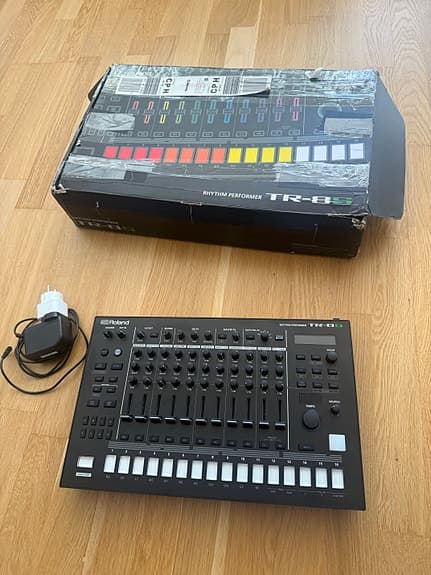 Roland TR-8S trommemaskine / drum machine
