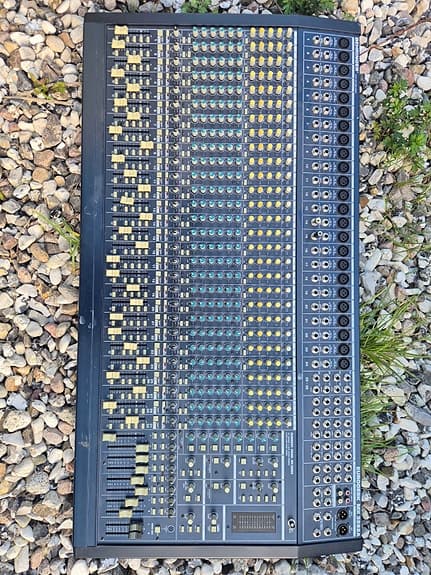 Behringer Eurodesk MX3282A