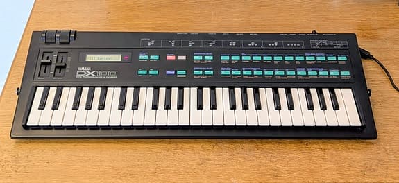 Yamaha DX100 klassissk 1985 synth