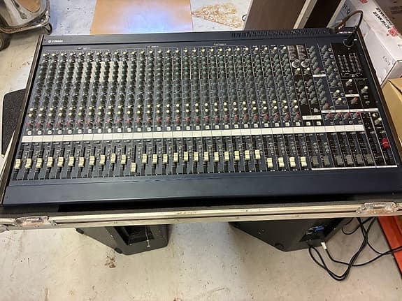 Yamaha G32 / 14FX mixer pult i flightcase - fungerer som den skal