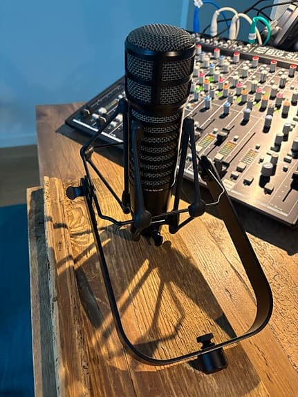 Electro Voice RE-320 Dynamic mic + 309A Shockmount