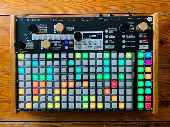 Synthstrom Deluge - Synthesizer Sequencer/Sampler